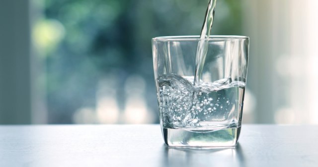 Ovde svi grešimo: Koja je razlika između gazirane i mineralne vode?